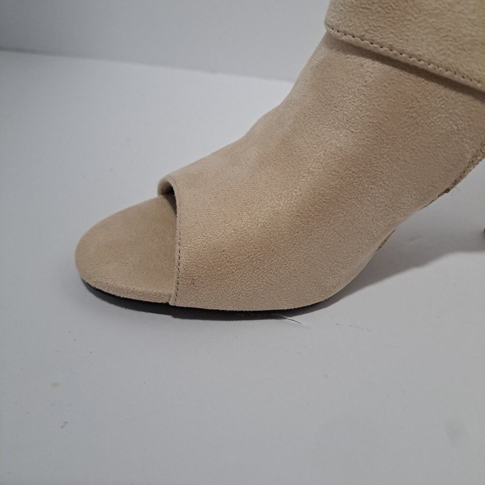 Chelsea Moreland Heels - Picture 3 of 8